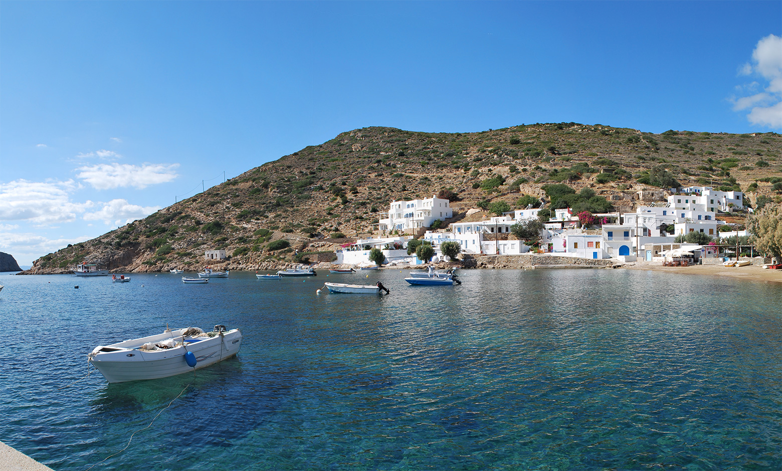 Rooms in Sifnos by the sea